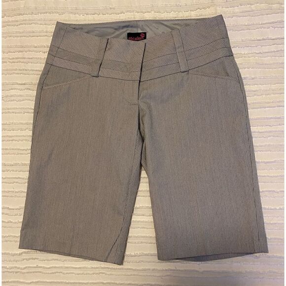 Like New Woman’s Flirtatious SZ 1 White/Grey/Black Pin Striped Knee Length Class - Picture 1 of 7